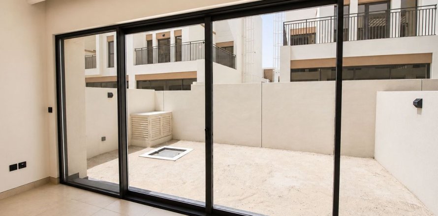 Townhouse in Dubai, UAE 5 bedrooms, 184 sq.m. № 714957