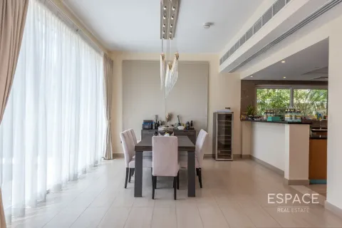 Vila di Jumeirah Park, Dubai, UAE 4 bilik tidur, 454 meter persegi № 650233 - foto 4
