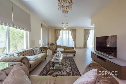Vila di Jumeirah Park, Dubai, UAE 4 bilik tidur, 454 meter persegi № 650233 - foto 2