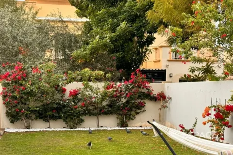 Villa in The Springs, Dubai, UAE 2 bedrooms, 153 sq.m. № 650230 - photo 12