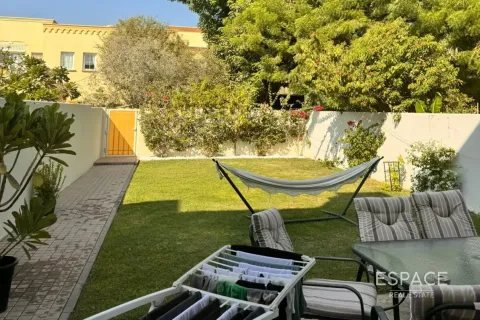 Villa in The Springs, Dubai, UAE 2 bedrooms, 153 sq.m. № 650230 - photo 1