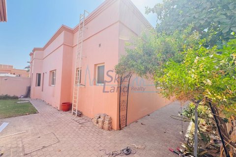 Huvila Umm Suqeim, Dubai, Arabiemiraatit 3 makuuhuonetta, 325.2 m2 № 658858 - kuva 21