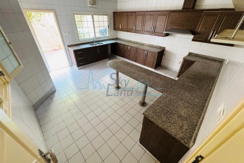 Villa til leie i Umm Suqeim, Dubai, Emiratene 5 soverom, 371.6 kvm Nr. 658856 - Foto 6