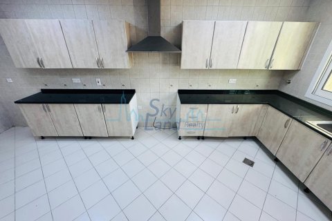 Huvila Umm Suqeim, Dubai, Arabiemiraatit 3 makuuhuonetta, 325.2 m2 № 658857 - kuva 8