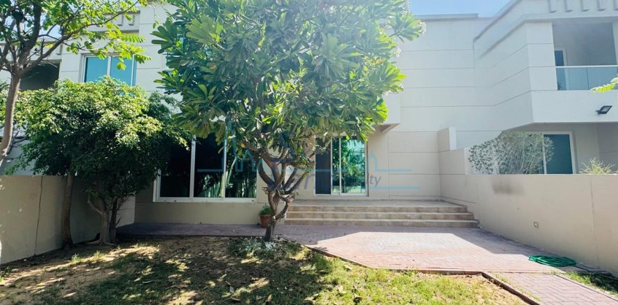 Huvila Umm Suqeim, Dubai, Arabiemiraatit 3 makuuhuonetta, 325.2 m2 № 658857