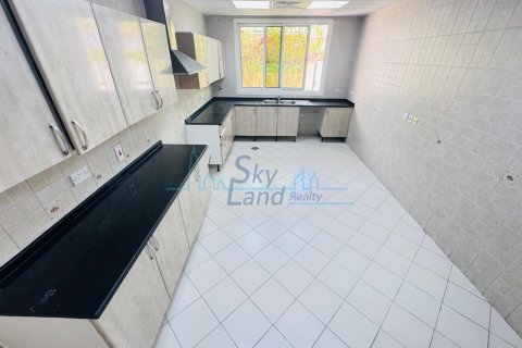 Huvila Umm Suqeim, Dubai, Arabiemiraatit 3 makuuhuonetta, 325.2 m2 № 658857 - kuva 9