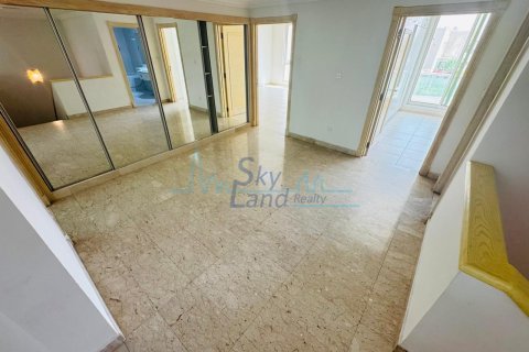 Huvila Umm Suqeim, Dubai, Arabiemiraatit 3 makuuhuonetta, 325.2 m2 № 658857 - kuva 6