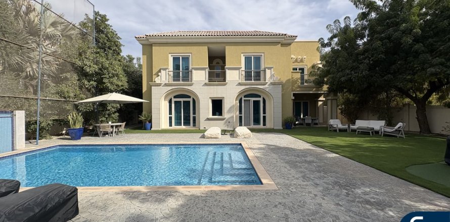 Villa itt: Dubai Sports City, Dubai, EAE, 5 hálószoba, 481 m², azonosító: 671435