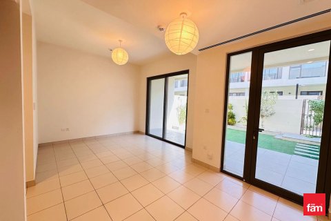 Villa till försäljning i Dubai, UAE 3 sovrum, 137.8 kvm Nr. 699739 - fotografi 1