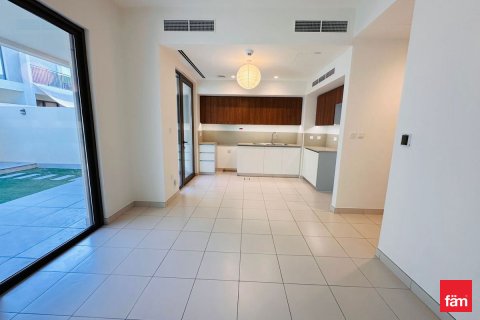 Villa till försäljning i Dubai, UAE 3 sovrum, 137.8 kvm Nr. 699739 - fotografi 2