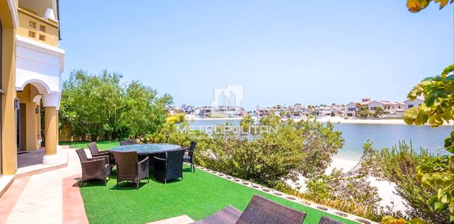 Vila u gradu Palm Jumeirah, Dubai, UAE 4 spavaće sobe, 465 m2 Br. 663528