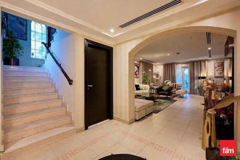 Üürile anda villa asukohaga Dubai, AÜE: 3 magamistoaga, 524.2 m² Nr 685980 - pilt 11