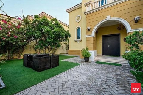 Villa asukohaga Dubai, AÜE: 3 magamistoaga, 524.2 m² Nr 685980