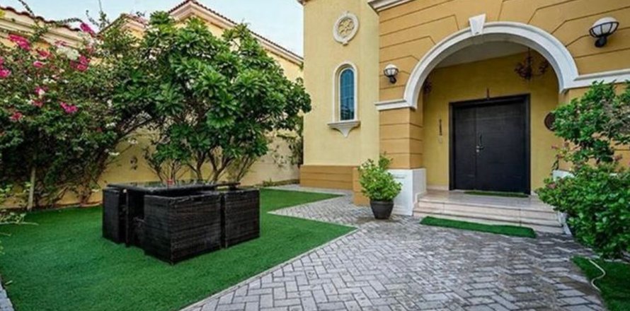 Villa asukohaga Dubai, AÜE: 3 magamistoaga, 524.2 m² Nr 685980