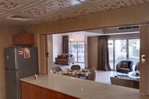 Townhouse in Al Hamra Village, Ras Al Khaimah, UAE 3 bedrooms, 252.5 sq.m. № 719977 - photo 7