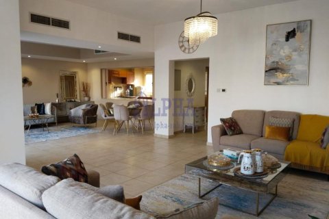 Townhouse in Al Hamra Village, Ras Al Khaimah, UAE 3 bedrooms, 252.5 sq.m. № 719977 - photo 2