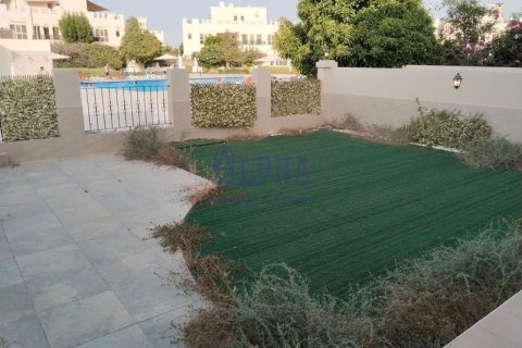 Townhouse in Al Hamra Village, Ras Al Khaimah, UAE 3 bedrooms, 252.5 sq.m. № 719977 - photo 17