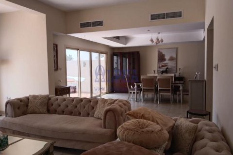 Townhouse in Al Hamra Village, Ras Al Khaimah, UAE 3 bedrooms, 250.8 sq.m. № 719976 - photo 3