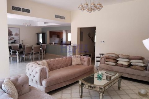 Townhouse in Al Hamra Village, Ras Al Khaimah, UAE 3 bedrooms, 250.8 sq.m. № 719976 - photo 2