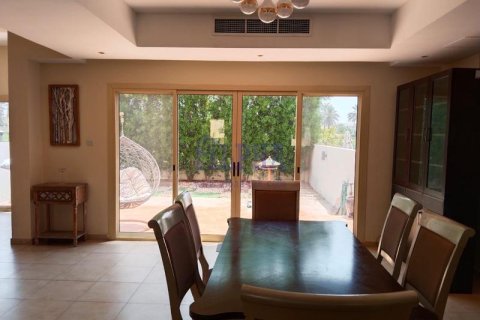 Townhouse in Al Hamra Village, Ras Al Khaimah, UAE 3 bedrooms, 250.8 sq.m. № 719976 - photo 6