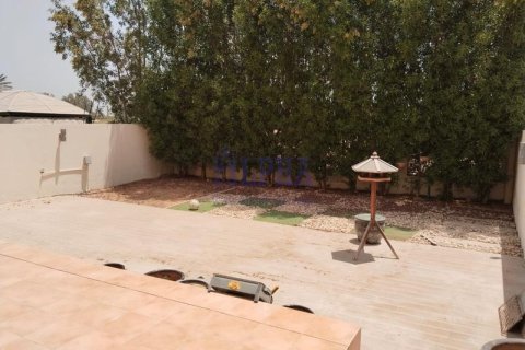Townhouse in Al Hamra Village, Ras Al Khaimah, UAE 3 bedrooms, 250.8 sq.m. № 719976 - photo 20