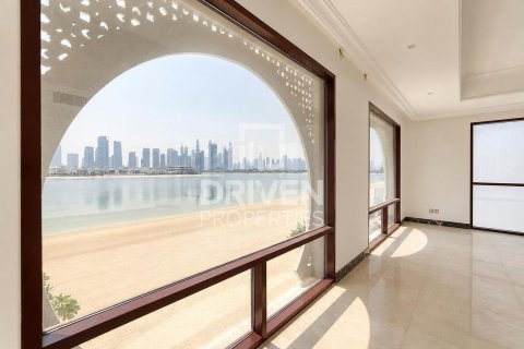 Vila u gradu Palm Jumeirah, Dubai, UAE 5 spavaće sobe, 1261.53 m2 Br. 761660 - Slika 22