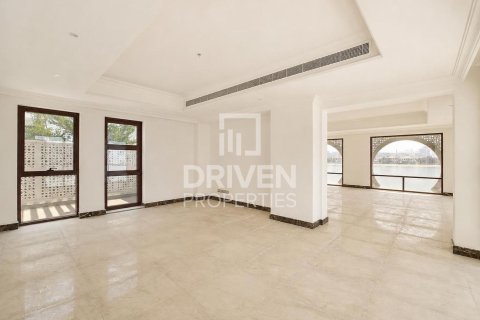 Vila u gradu Palm Jumeirah, Dubai, UAE 5 spavaće sobe, 1261.53 m2 Br. 761660 - Slika 4