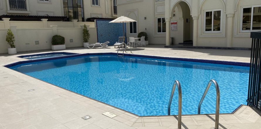 Stadthaus in Umm Suqeim, Dubai, VAE: 5 Schlafzimmer, 443 m2 Nr. 750360