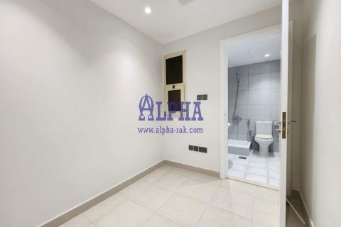 Apartamento en venta en Al Hamra Village, Ras Al Khaimah, EAU 3 dormitorios, 223 m2 № 709129 - foto 4