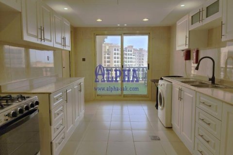 Apartamento en venta en Al Hamra Village, Ras Al Khaimah, EAU 3 dormitorios, 223 m2 № 709129 - foto 9