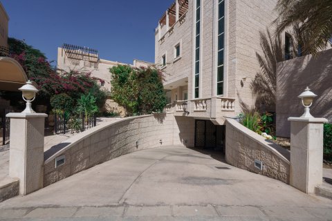 Vila v Al Mushrif, Abu Dhabi, SAE 7 ložnice, 1411.57 m² Č.: 749027 - fotografie 10