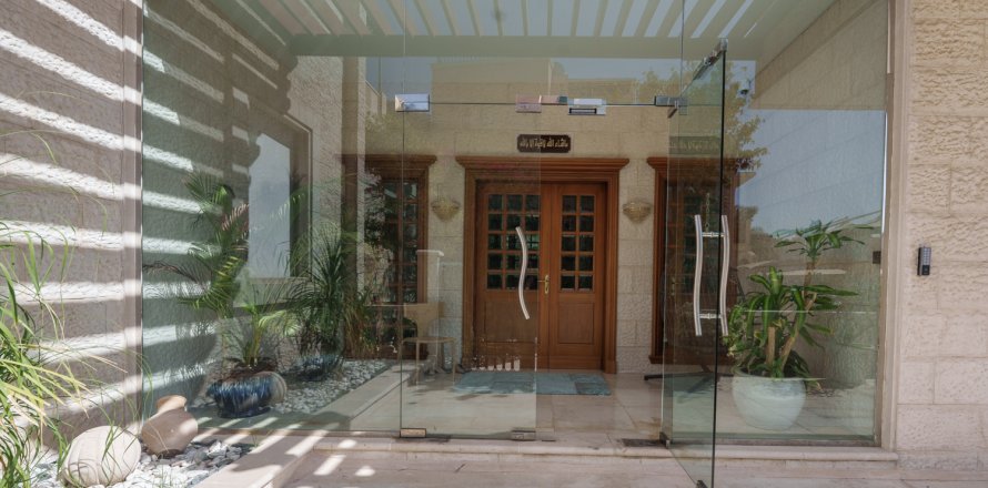 Vila v Al Mushrif, Abu Dhabi, SAE 7 ložnice, 1411.57 m² Č.: 749027