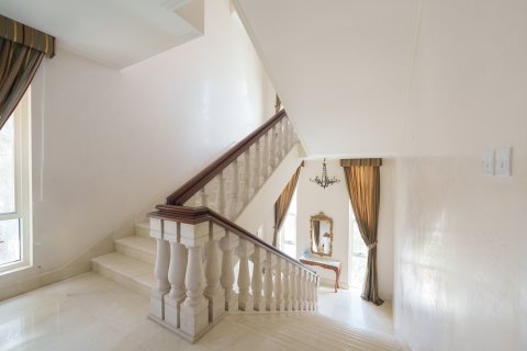 Vila v Al Mushrif, Abu Dhabi, SAE 7 ložnice, 1411.57 m² Č.: 749027 - fotografie 4