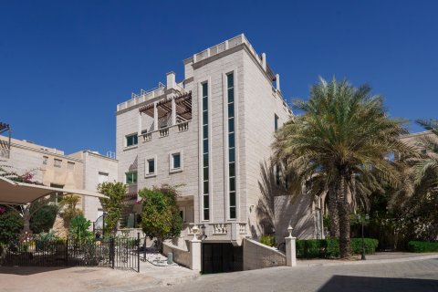 Vila v Al Mushrif, Abu Dhabi, SAE 7 ložnice, 1411.57 m² Č.: 749027 - fotografie 2