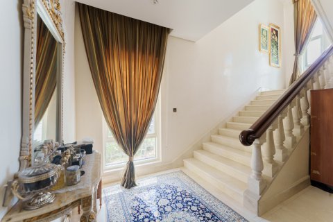Vila v Al Mushrif, Abu Dhabi, SAE 7 ložnice, 1411.57 m² Č.: 749027 - fotografie 5