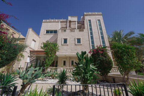 Vila v Al Mushrif, Abu Dhabi, SAE 7 ložnice, 1411.57 m² Č.: 749027 - fotografie 3