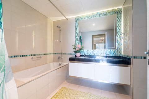 Lägenhet till försäljning i Dubai Marina, Dubai, UAE 2 sovrum, 143 kvm Nr. 696541 - fotografi 15