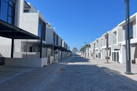 Villa till försäljning i Ras Al Khaimah, UAE 4 sovrum, 257 kvm Nr. 735115 - fotografi 1