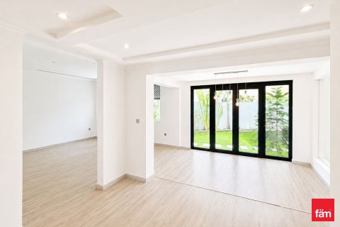 Villa till försäljning i Jumeirah Park, Dubai, UAE 3 sovrum, 550.7 kvm Nr. 710686 - fotografi 3