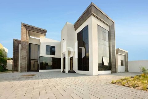 Villa para arrendamento em Nadd Al Sheba, Dubai, EAU 6 quartos, 2787 m2 № 642572 - foto 1