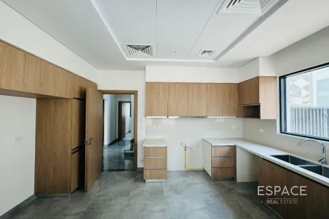 Vila v Al Furjan, Dubai, SAE 4 spálne, 380 m2 č. 661198 - Fotografia 3