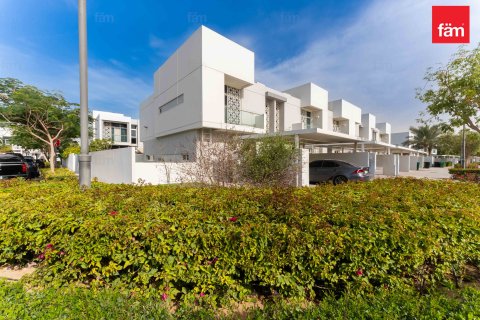 Városi lakóépület itt: Dubai, EAE, 3 hálószoba, 281.1 m², azonosító: 668738