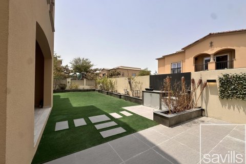 Vilë në Dubai Land, Dubai, Emiratet e Bashkuara Arabe 4 dhoma gjumi, 400 m2. № 638058 - Foto 2
