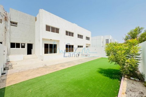 Villa in affitto a Umm Suqeim, Dubai, EAU 4 camere da letto, 371.6 mq. № 634136 - foto 1