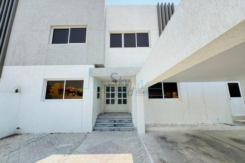 Villa in affitto a Umm Suqeim, Dubai, EAU 4 camere da letto, 371.6 mq. № 634136 - foto 2