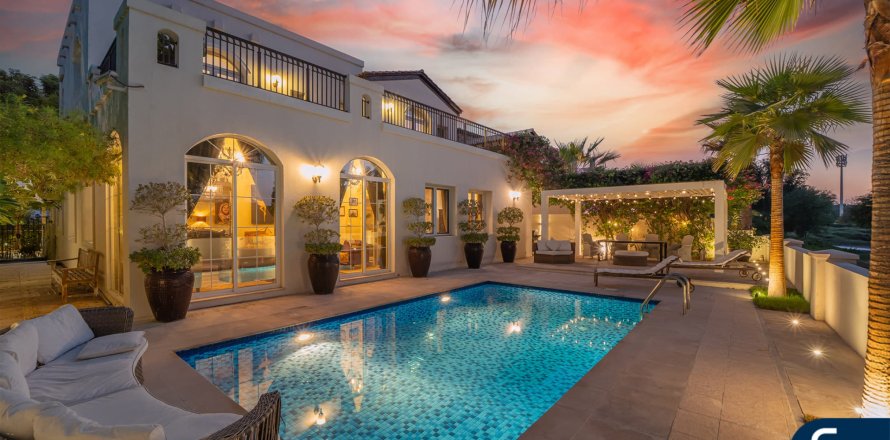 Villa asukohaga Jumeirah Golf Estates, Dubai, AÜE: 4 magamistoaga, 614 m² Nr 667848