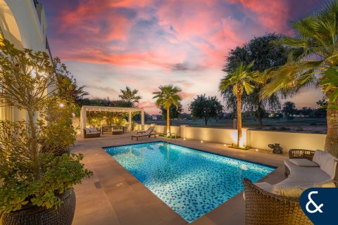 Müüa villa asukohaga Jumeirah Golf Estates, Dubai, AÜE: 4 magamistoaga, 614 m² Nr 667848 - pilt 2