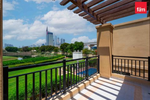 Villa te huur in Dubai, VAE 4 slaapkamers, 367.4 vr.m., nr 634725 - foto 3