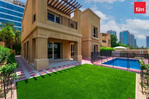 Villa te huur in Dubai, VAE 4 slaapkamers, 367.4 vr.m., nr 634725 - foto 2