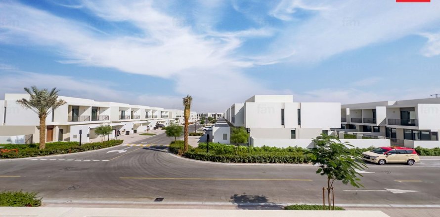 Таунхаус в Town Square, Дубай, ОАЭ 3 спальни, 176.9м2 № 661649